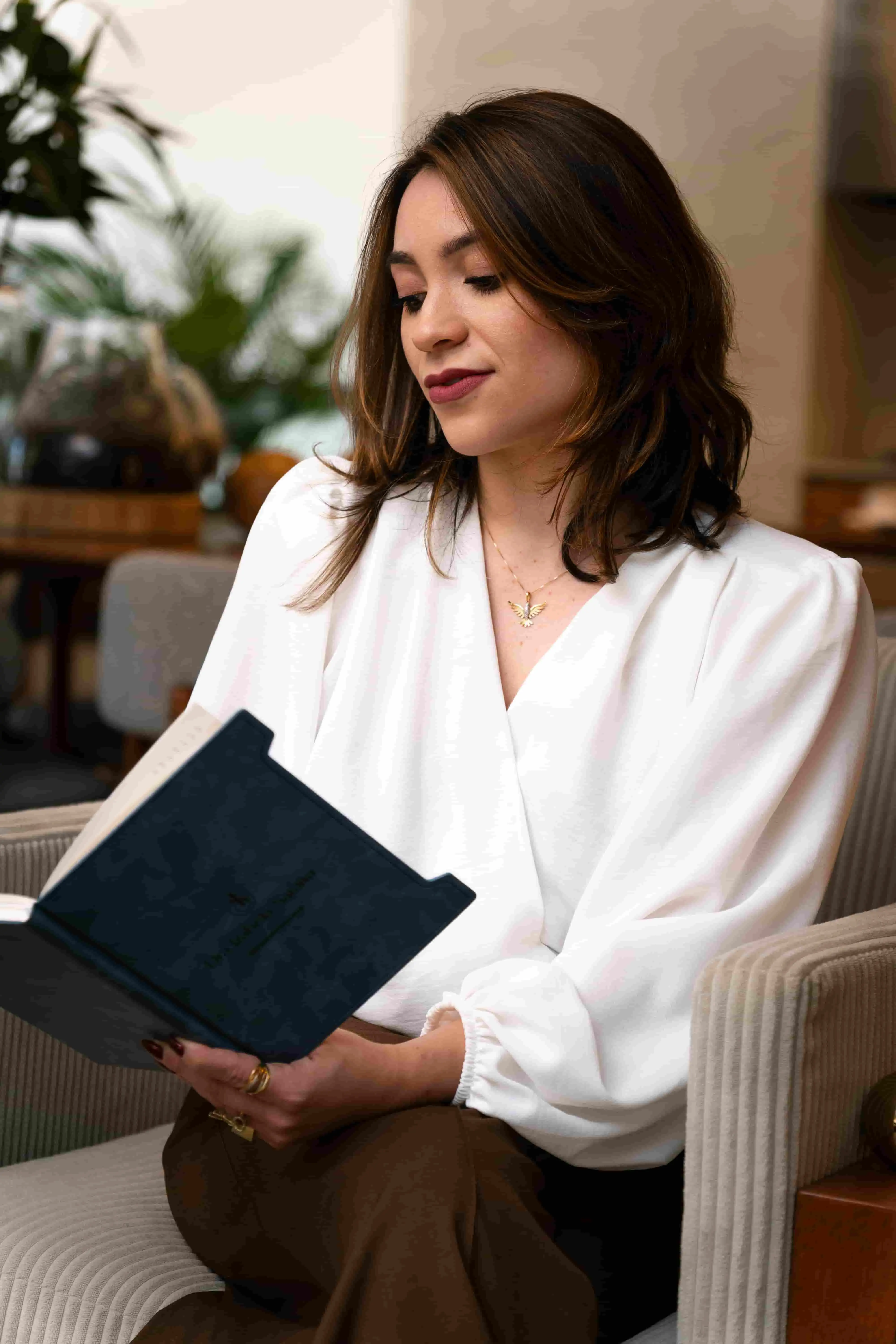 Dra. Izabela Saraiva